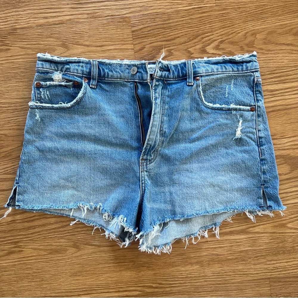 Abercrombie & Fitch The Mom Short High Waisted